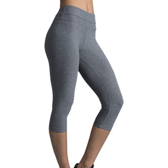 Marika Performance Slim Legging Capri, Gray Small - Picture 1 of 8